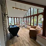 No1 Four Bed Lakeland Retreat And Hot Tub * 艾尔特湖