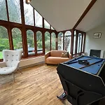 No1 Four Bed Lakeland Retreat And Hot Tub *