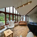 No1 Four Bed Lakeland Retreat And Hot Tub