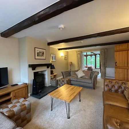 No1 Four Bed Lakeland Retreat And Hot Tub * 艾尔特湖
