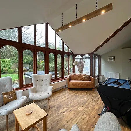 No1 Four Bed Lakeland Retreat And Hot Tub